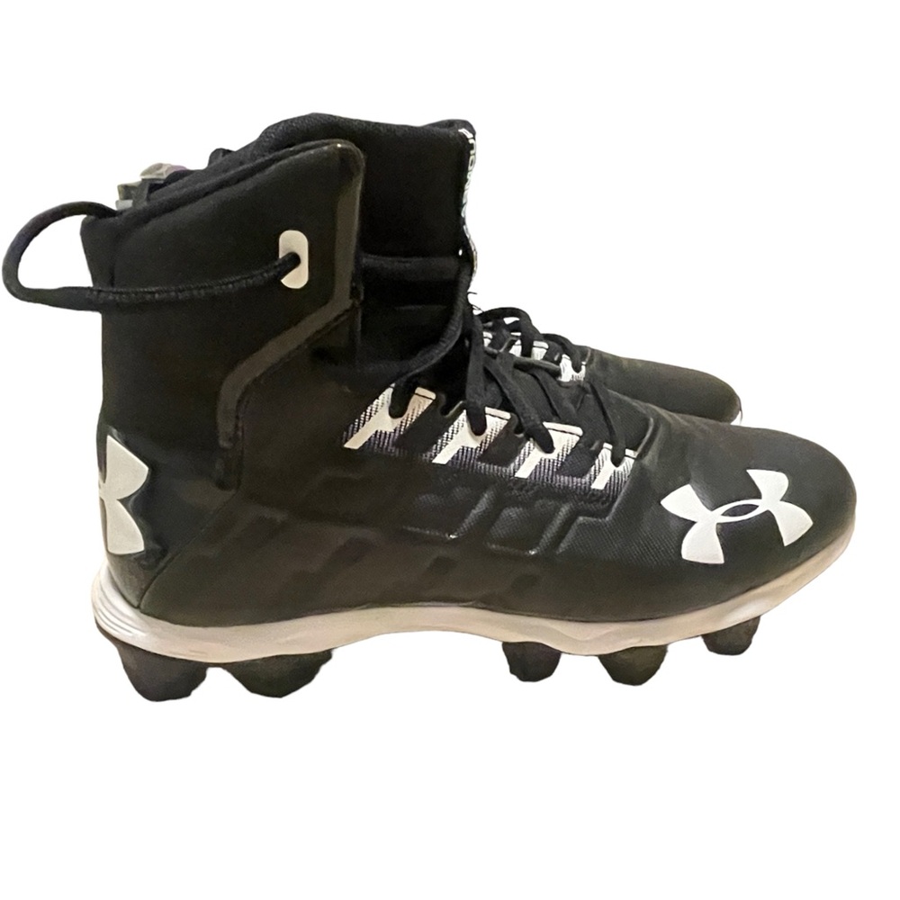 Under Armour Boy’s Youth cleats 5.5 Y